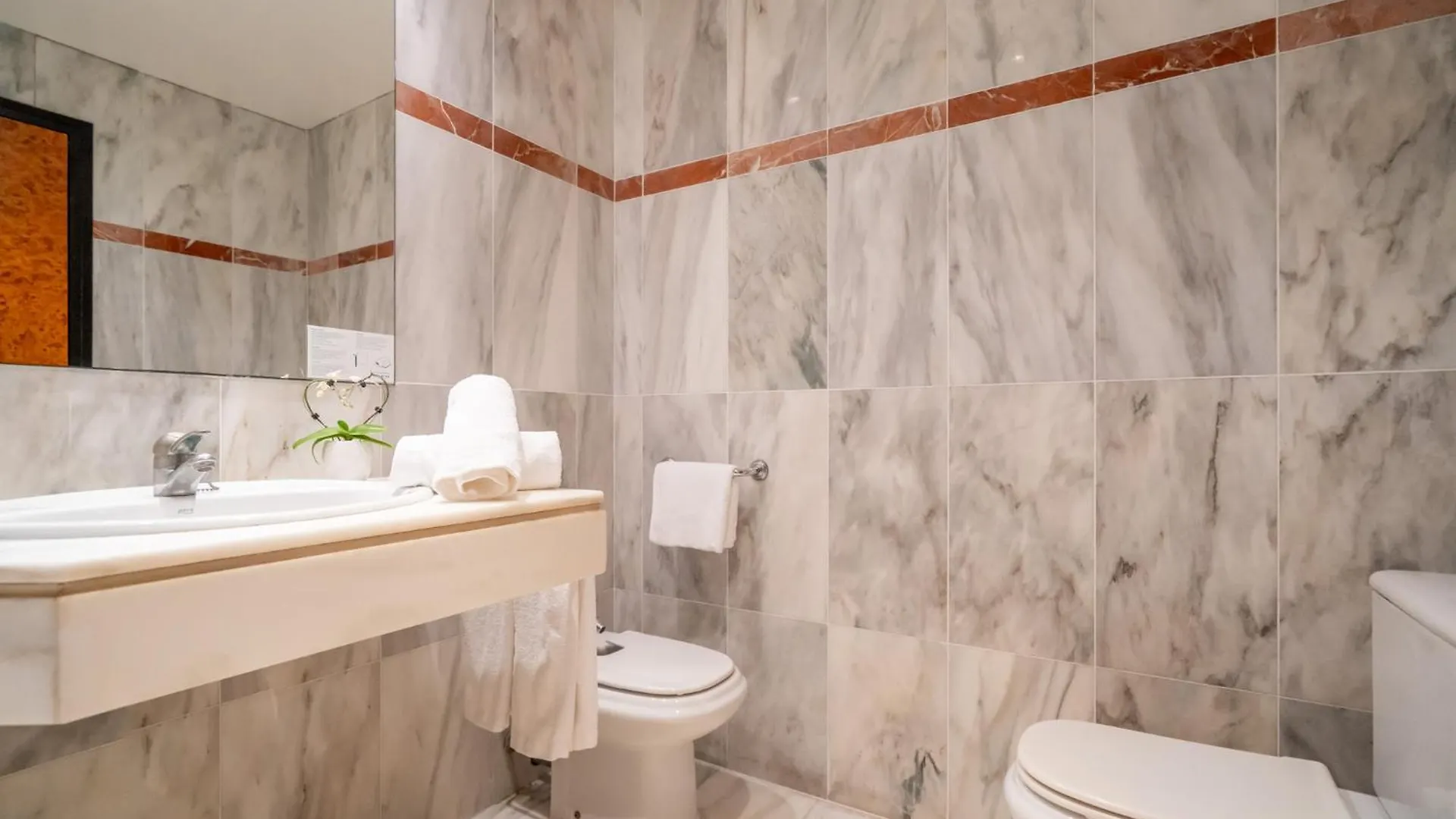 Hotel Glories Барселона 3*,